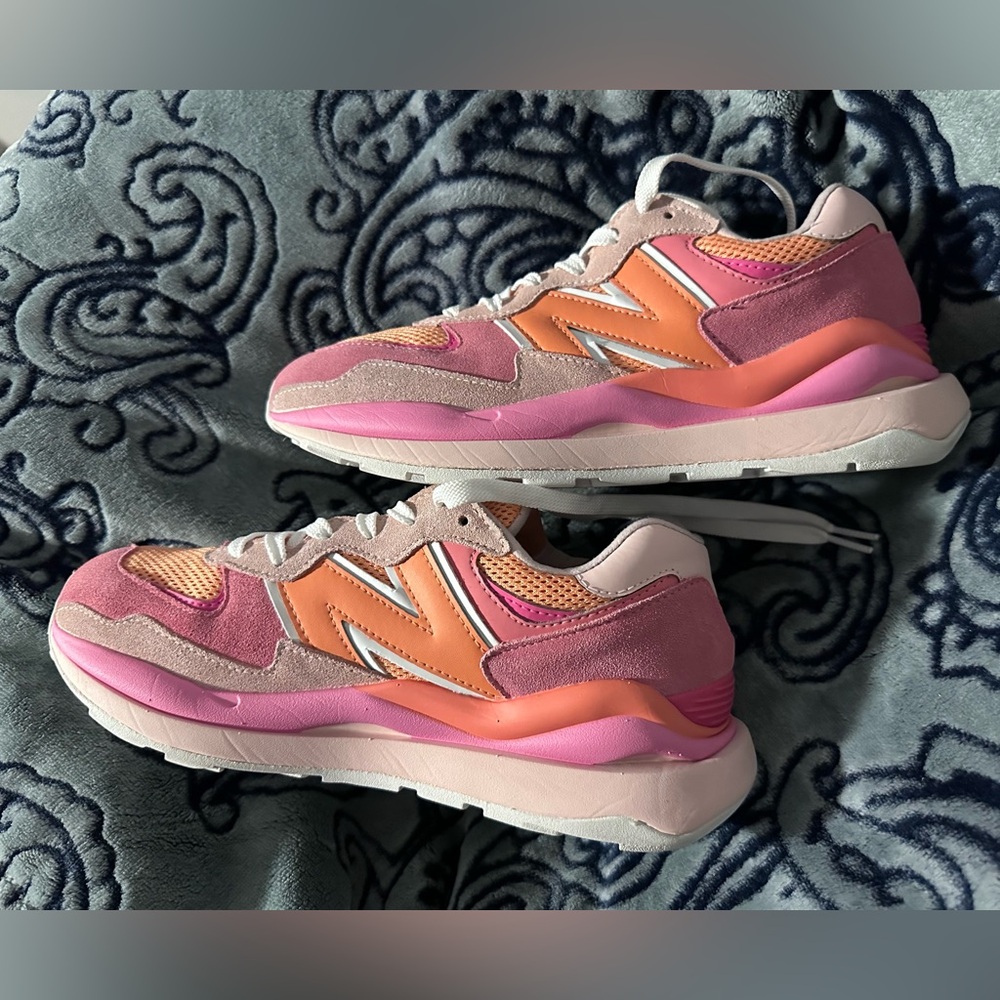 NEW BALANCE Classic 574 Core Sneakers. Size 9. Barely worn. Pink & Orange.